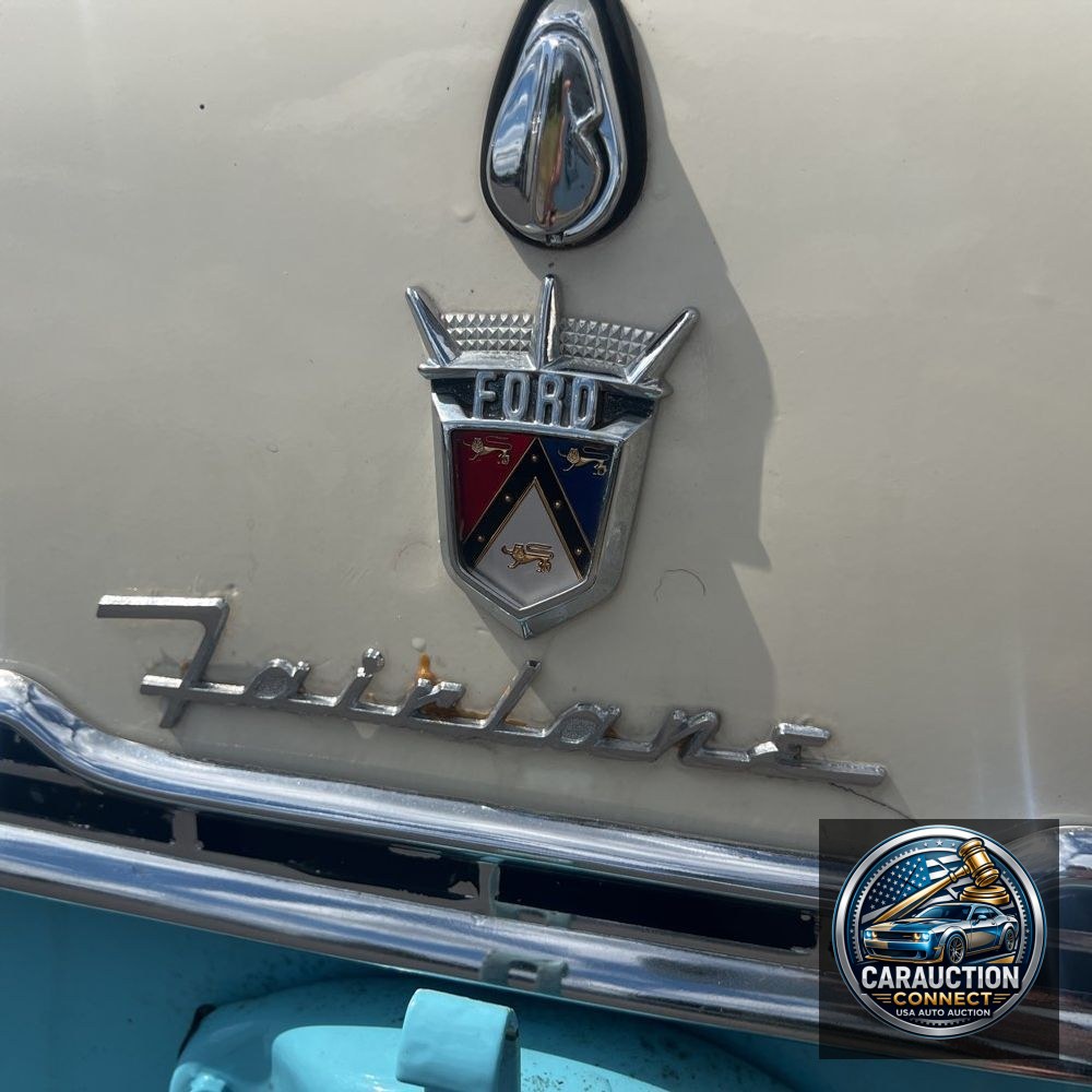 1955 Ford Fairlane Victoria