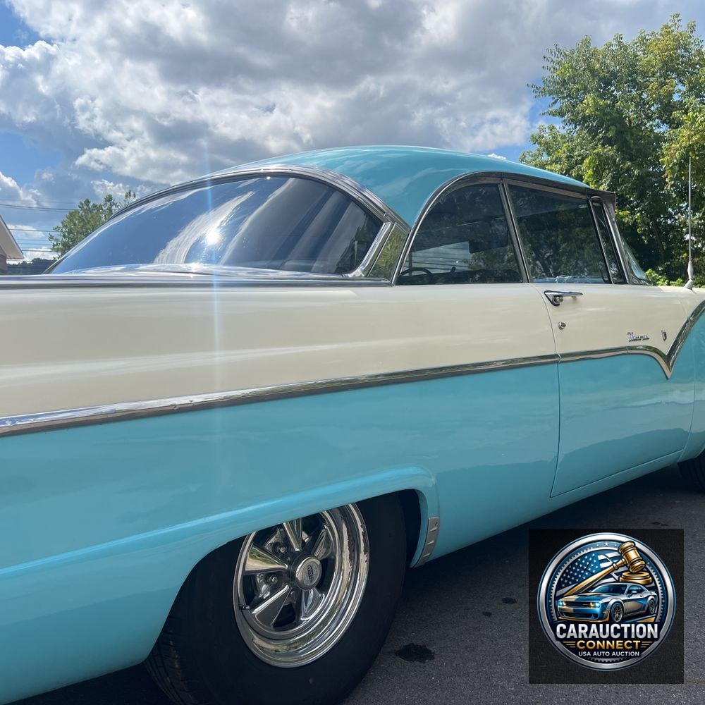 1955 Ford Fairlane Victoria