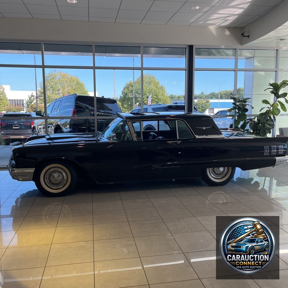 1960 Ford Thunderbird  .