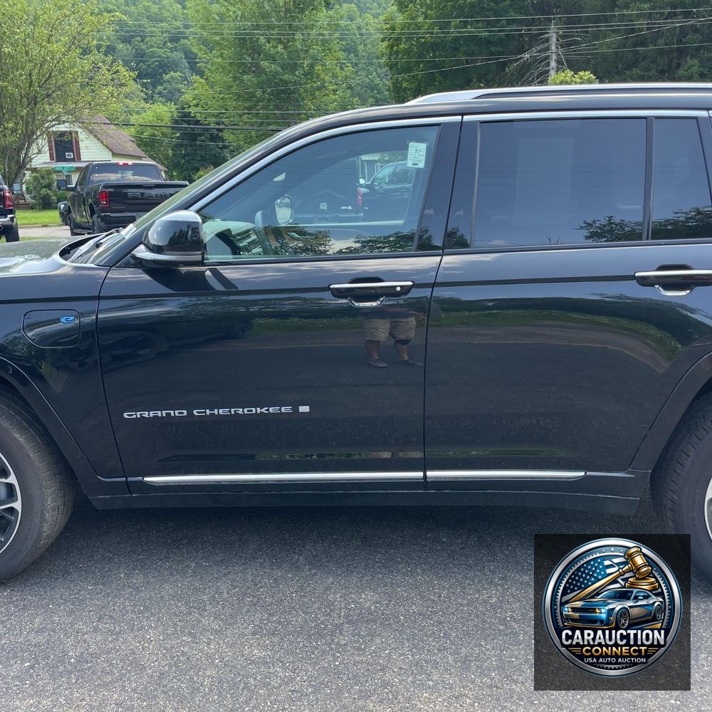 2023 Jeep Grand Cherokee Summit 4XE 4D SUV 4WD