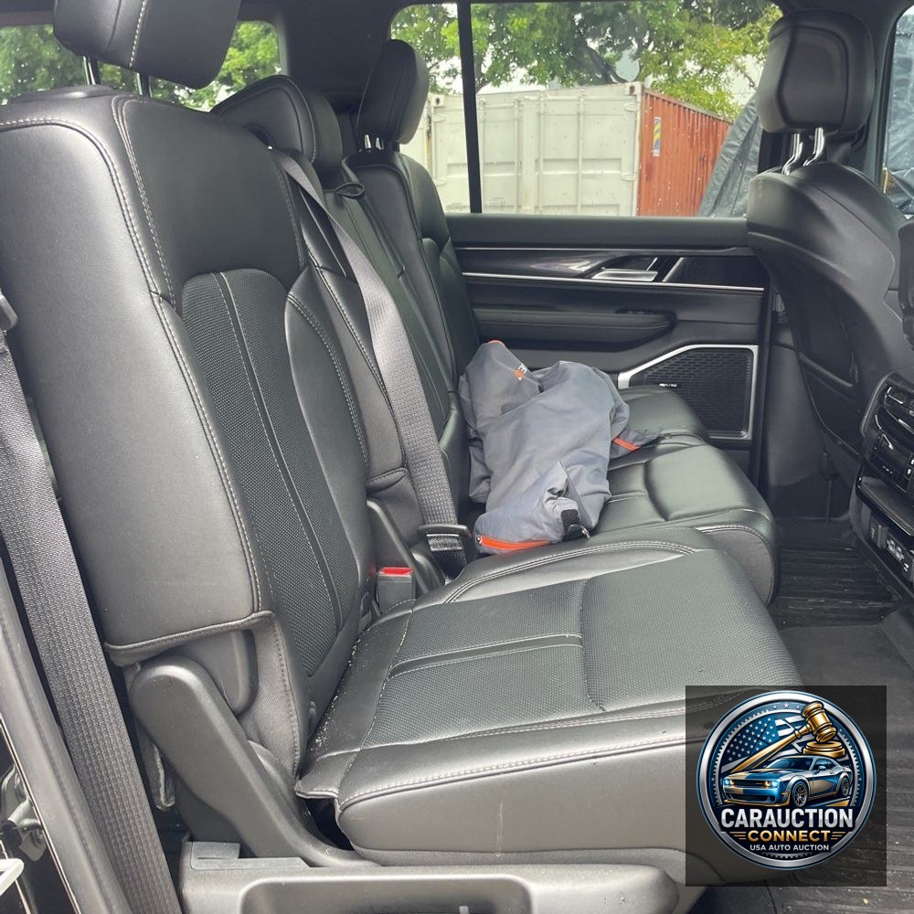 2024 Jeep Wagoneer L Base