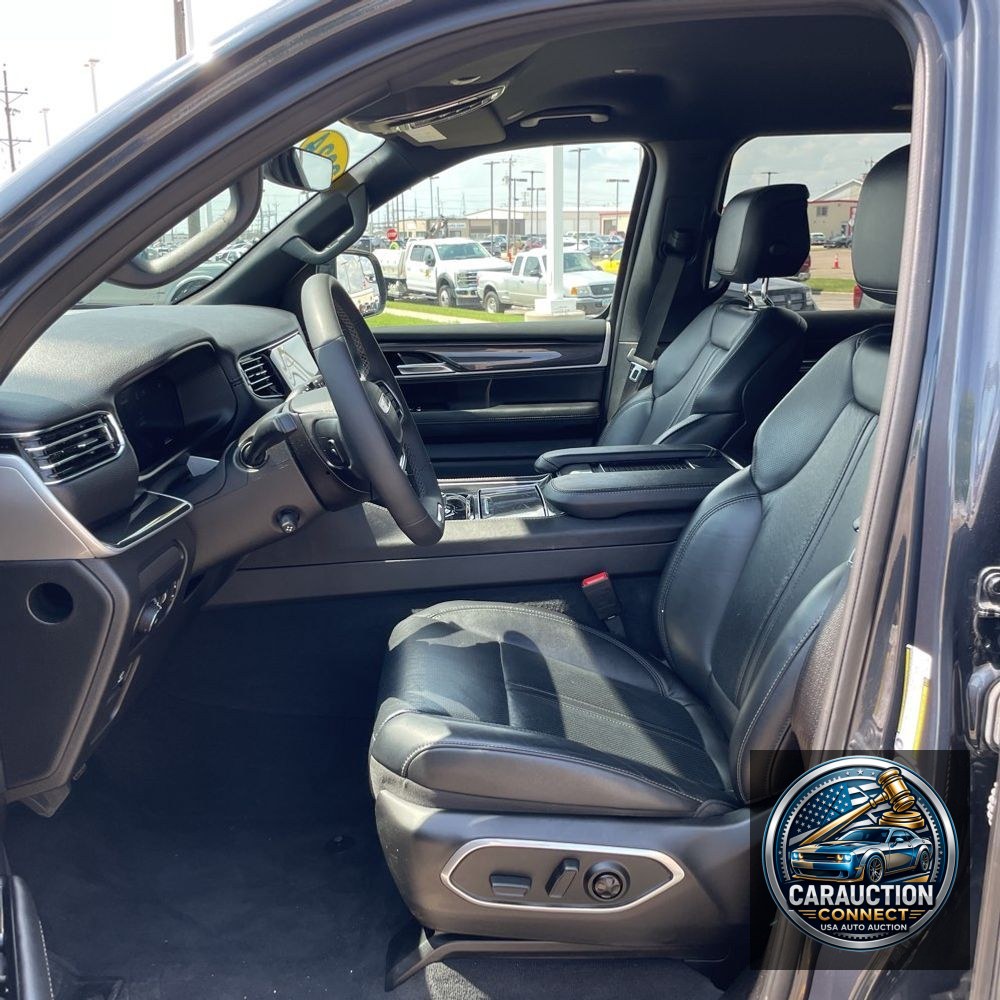 2024 Jeep Wagoneer Base