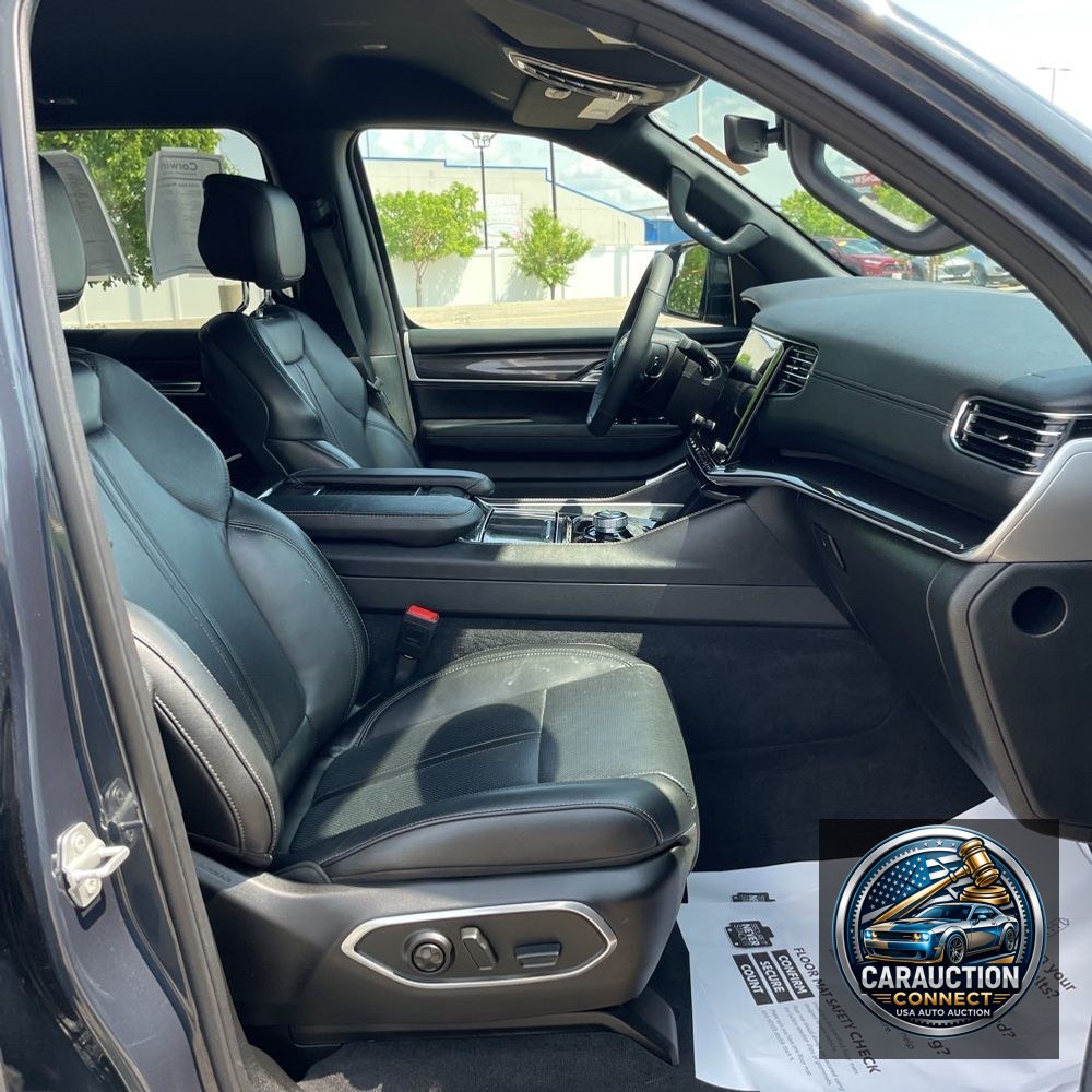 2024 Jeep Wagoneer Base