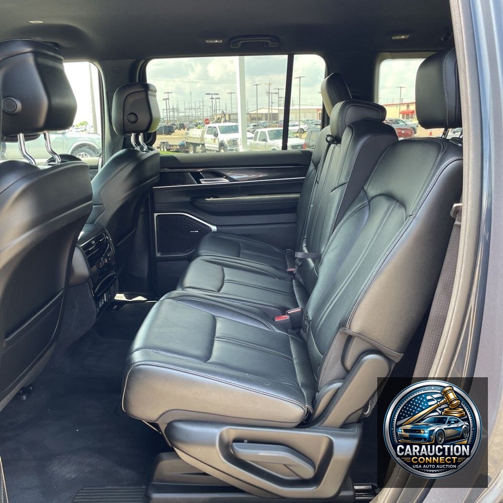 2024 Jeep Wagoneer Base