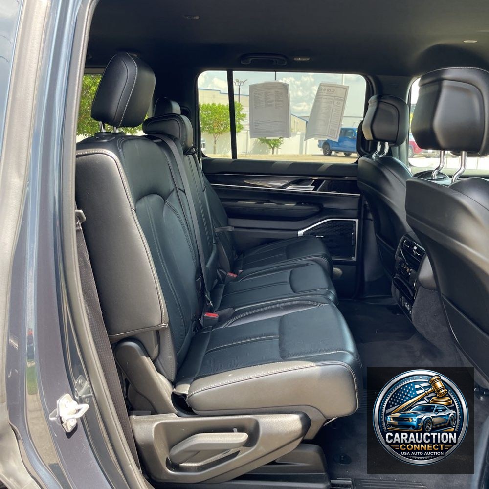 2024 Jeep Wagoneer Base