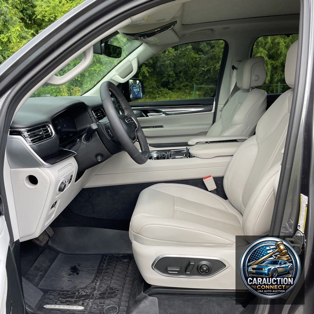 2024 Jeep Wagoneer Base