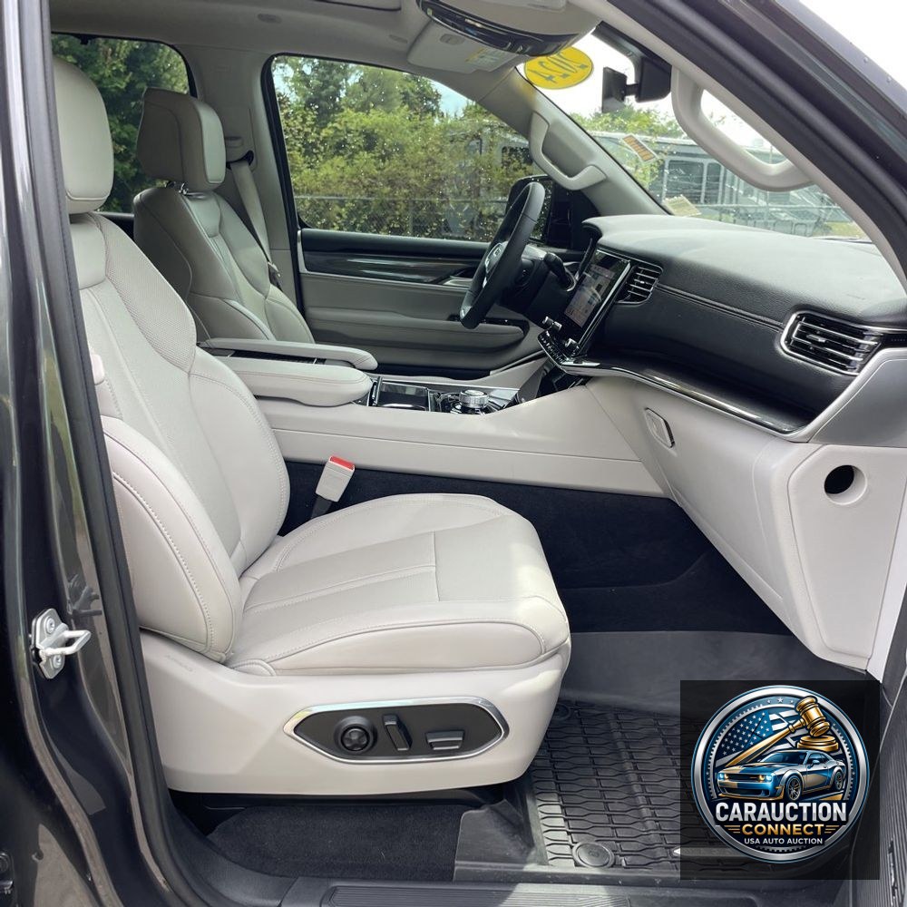 2024 Jeep Wagoneer Base