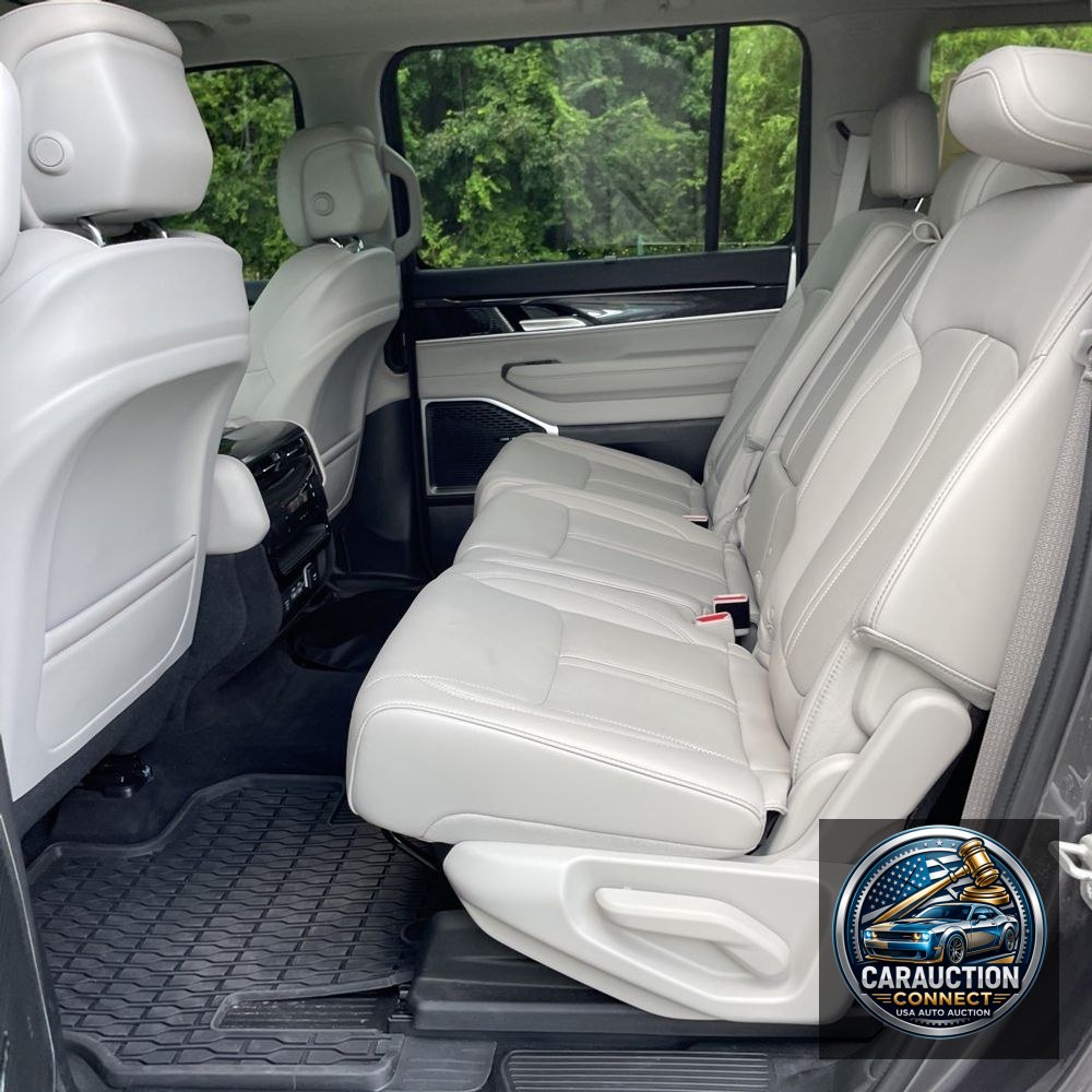 2024 Jeep Wagoneer Base