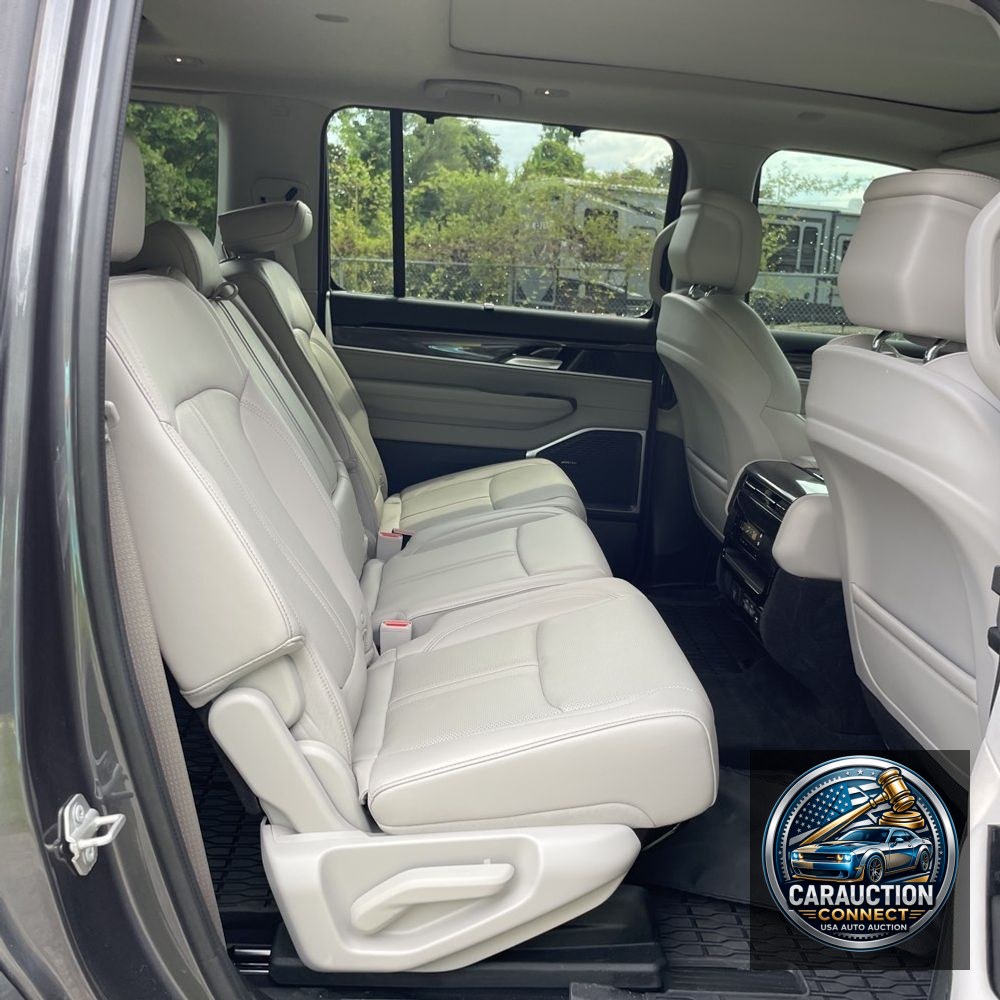 2024 Jeep Wagoneer Base
