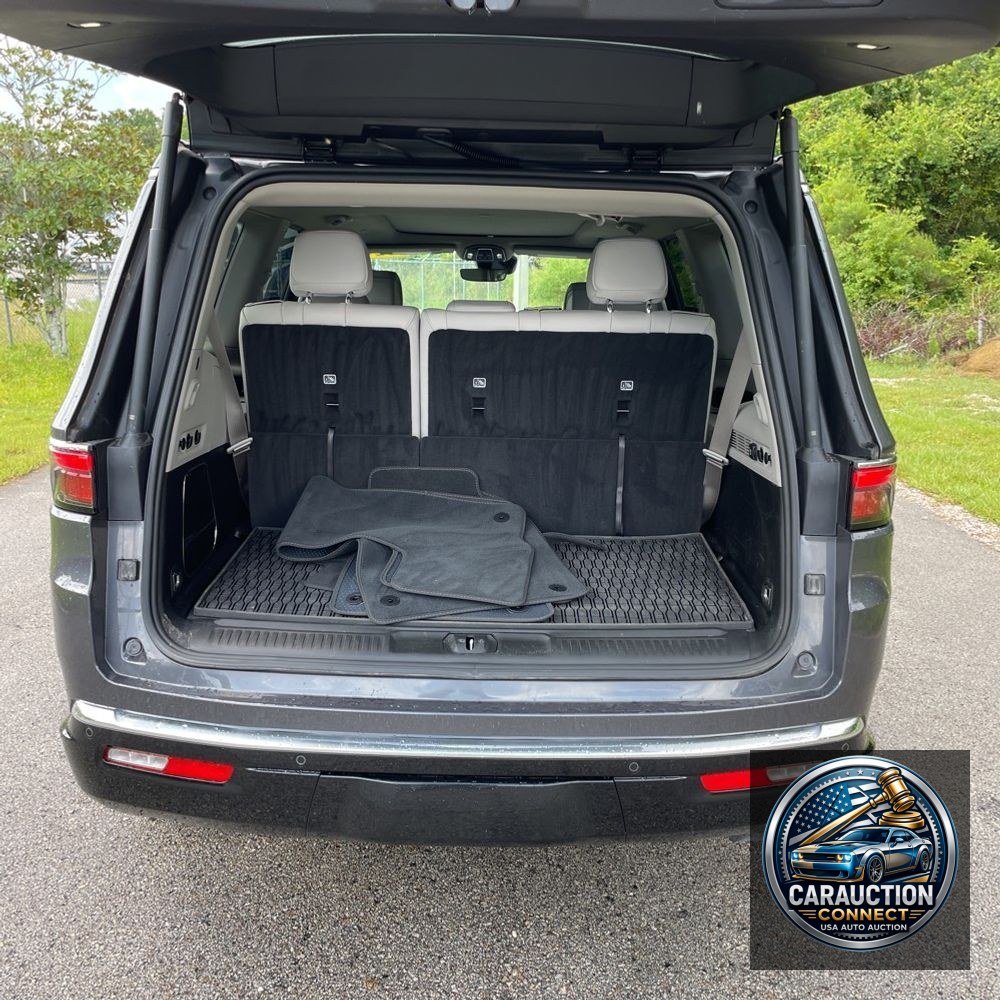 2024 Jeep Wagoneer Base