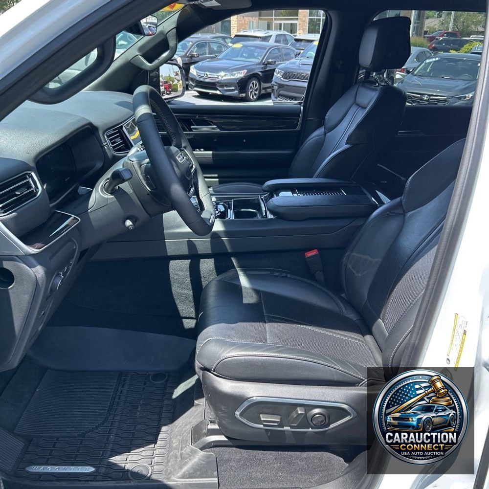 2024 Jeep Wagoneer Base