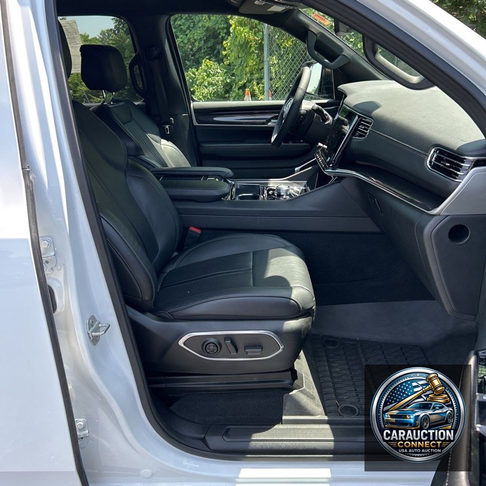 2024 Jeep Wagoneer Base
