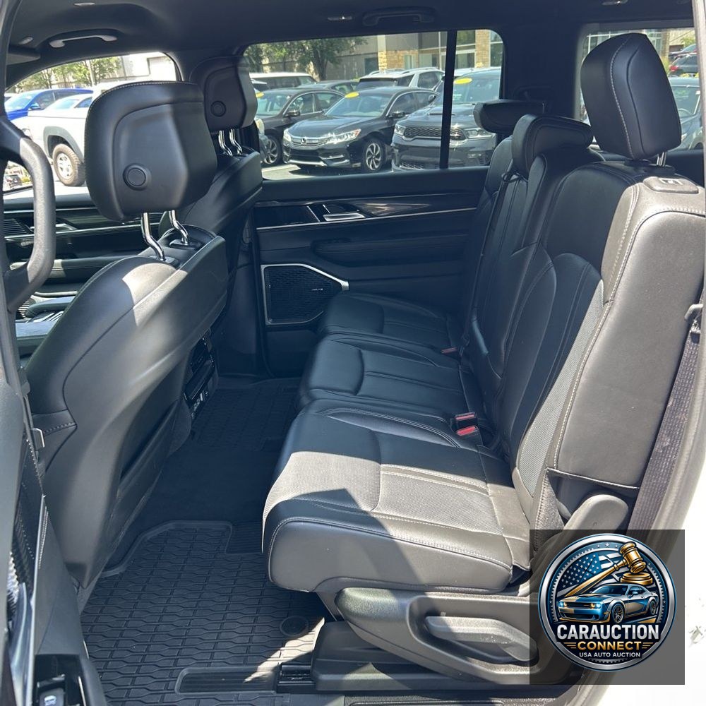 2024 Jeep Wagoneer Base