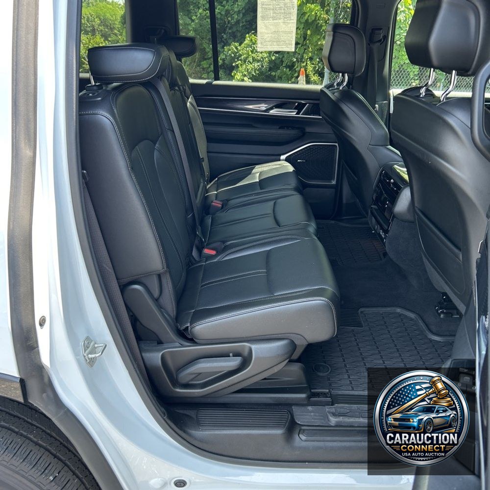 2024 Jeep Wagoneer Base