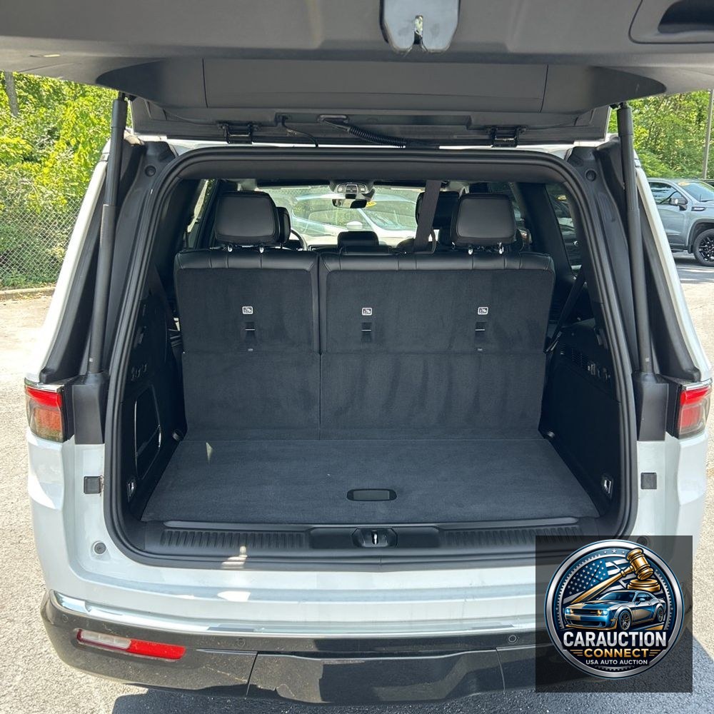 2024 Jeep Wagoneer Base