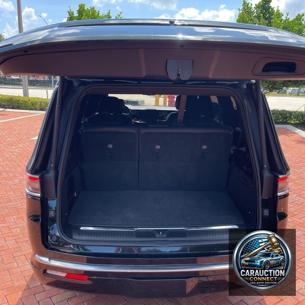 2022 Jeep Grand Wagoneer Series III