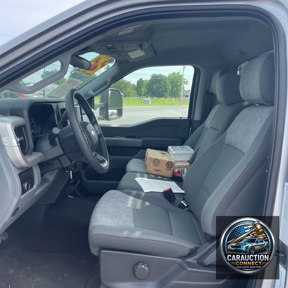 2023 Ford F600 XLT