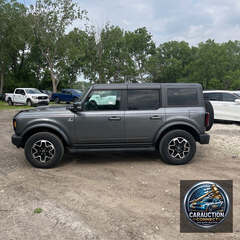 2024 Ford Bronco Outer Banks