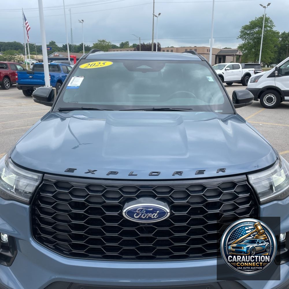 2025 Ford Explorer ST-Line