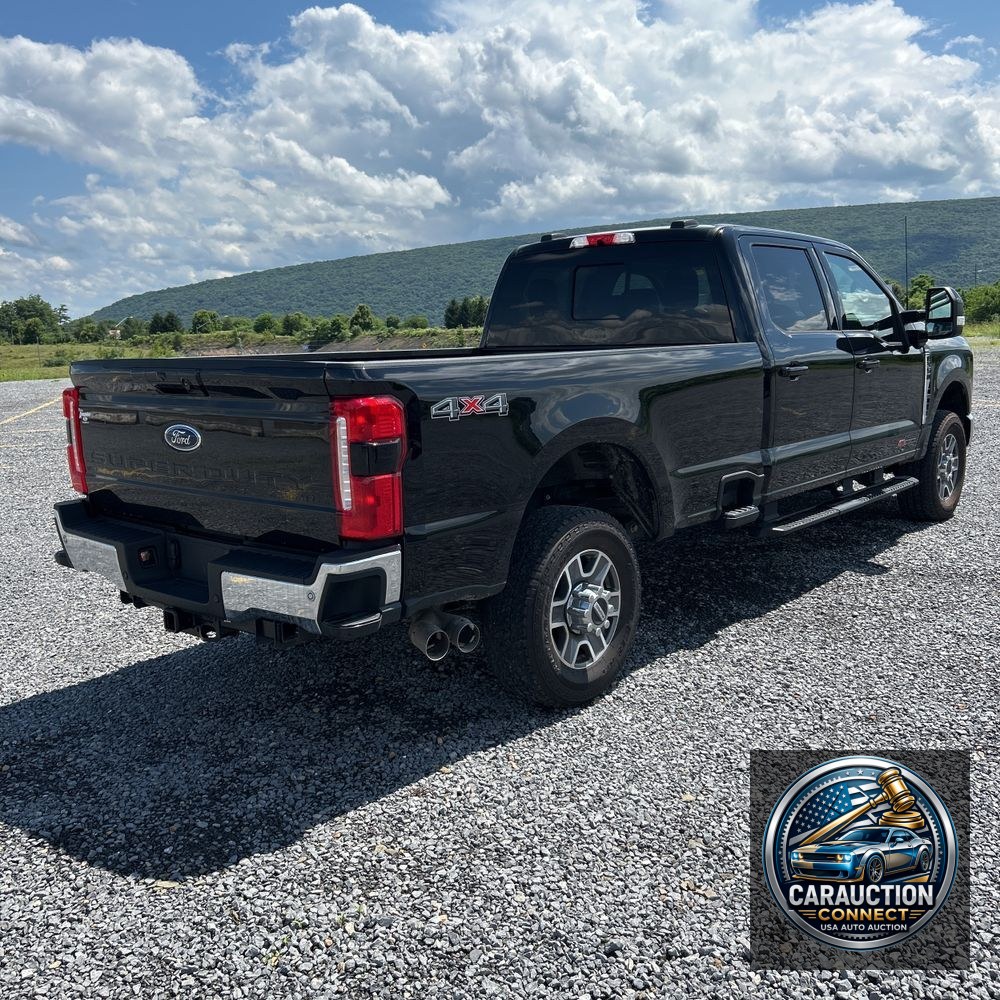 2024 Ford F350 S/D Lariat