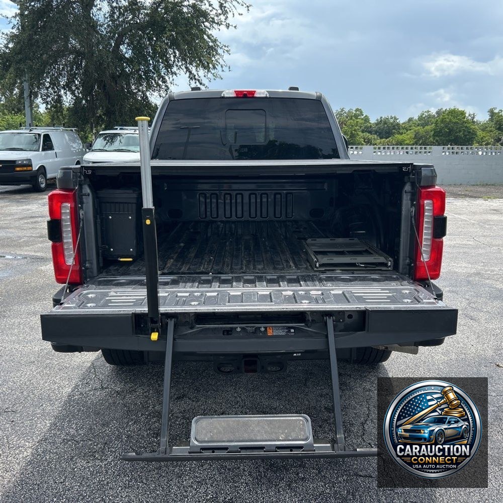 2023 Ford F-350 Super Duty Lariat