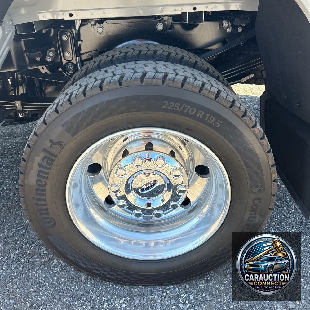 2025 Ford F-450 Super Duty Platinum