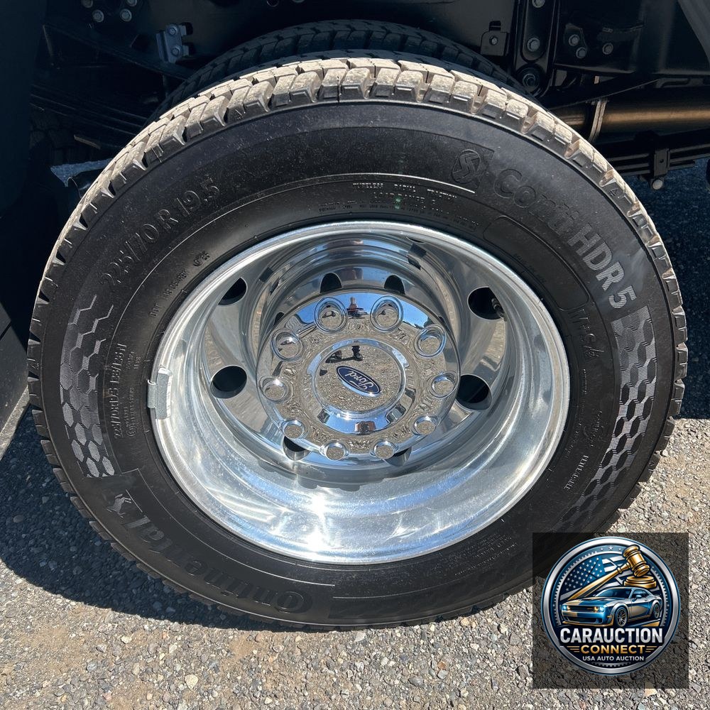 2025 Ford F-450 Super Duty Platinum