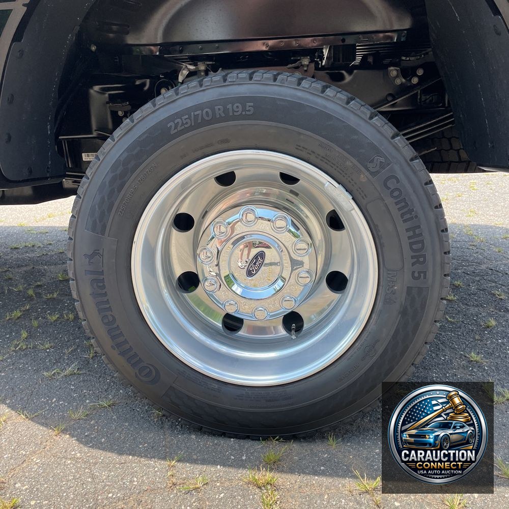 2025 Ford F-450 Super Duty Platinum