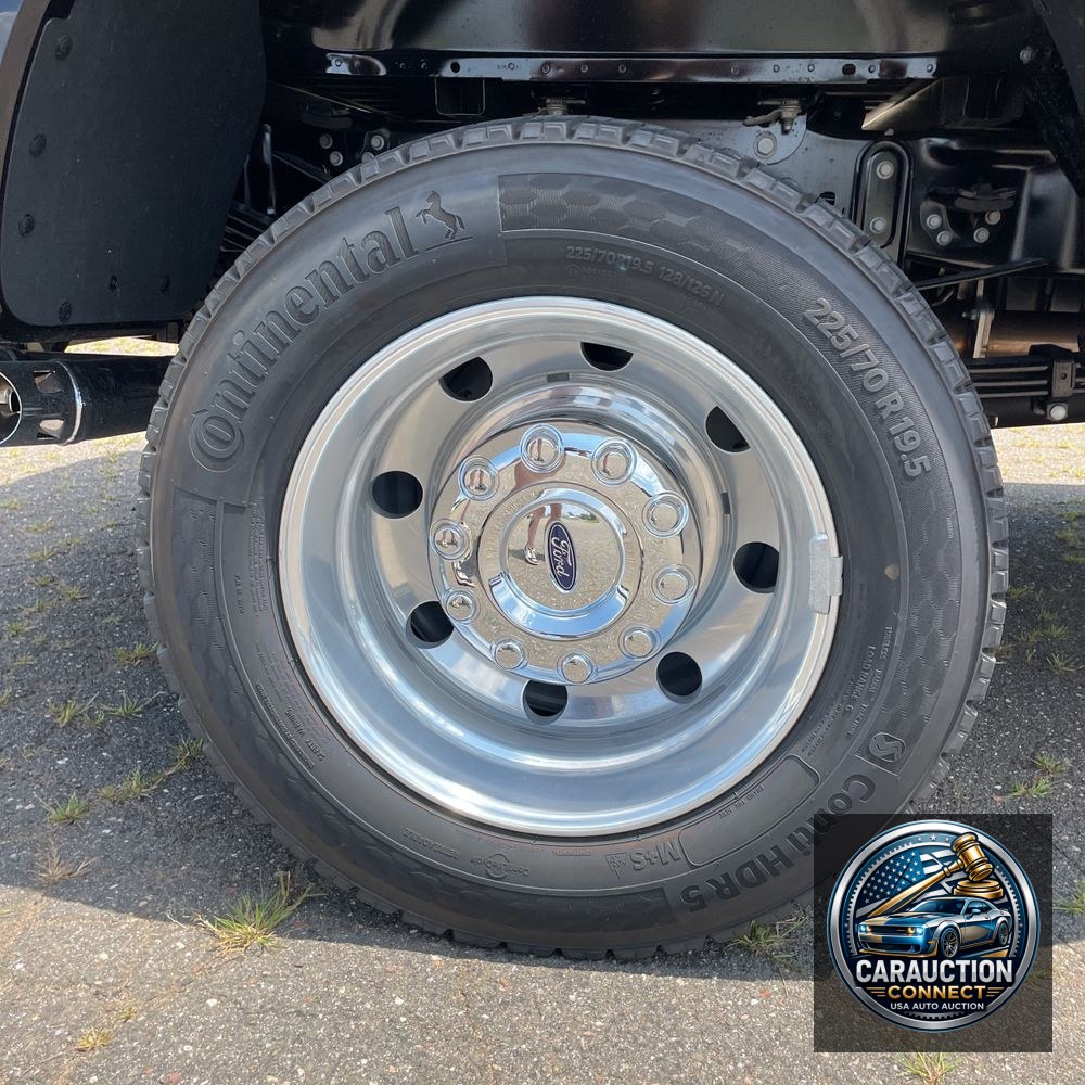 2025 Ford F-450 Super Duty Platinum