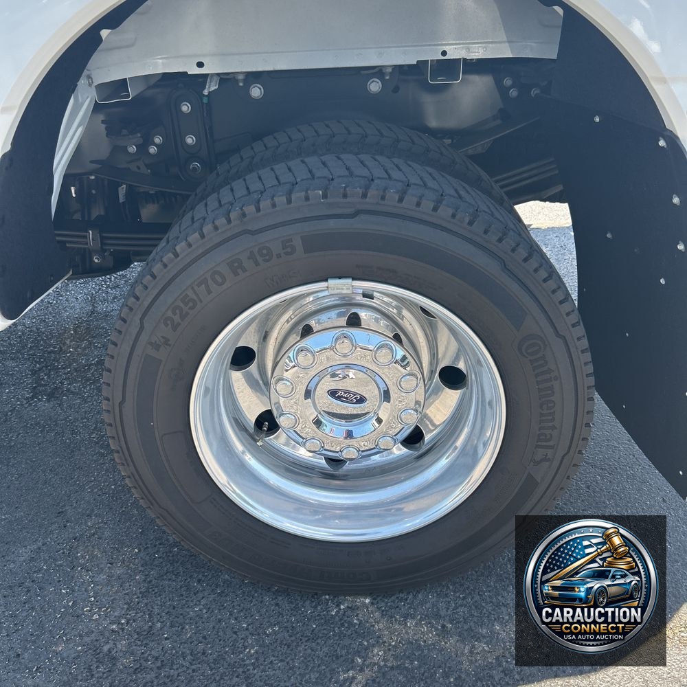 2023 Ford F-450 Super Duty Platinum