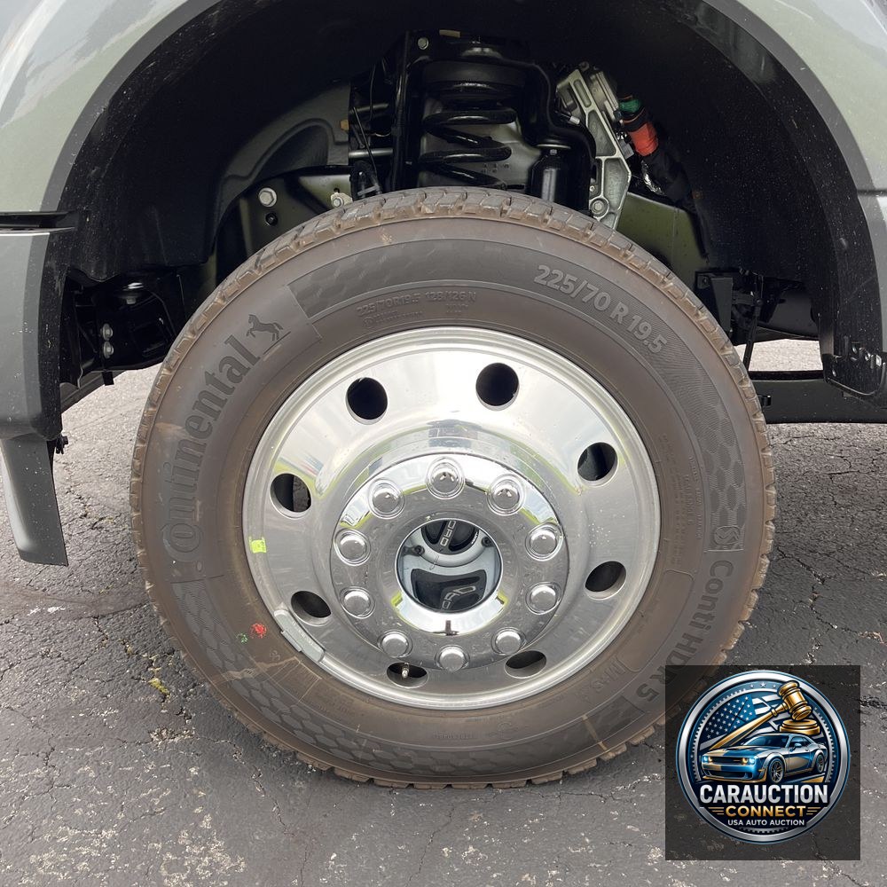 2025 Ford F-450 Super Duty Platinum