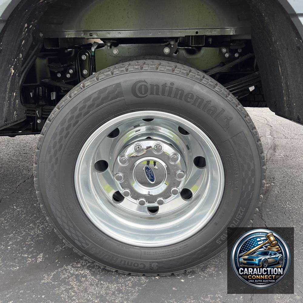 2025 Ford F-450 Super Duty Platinum