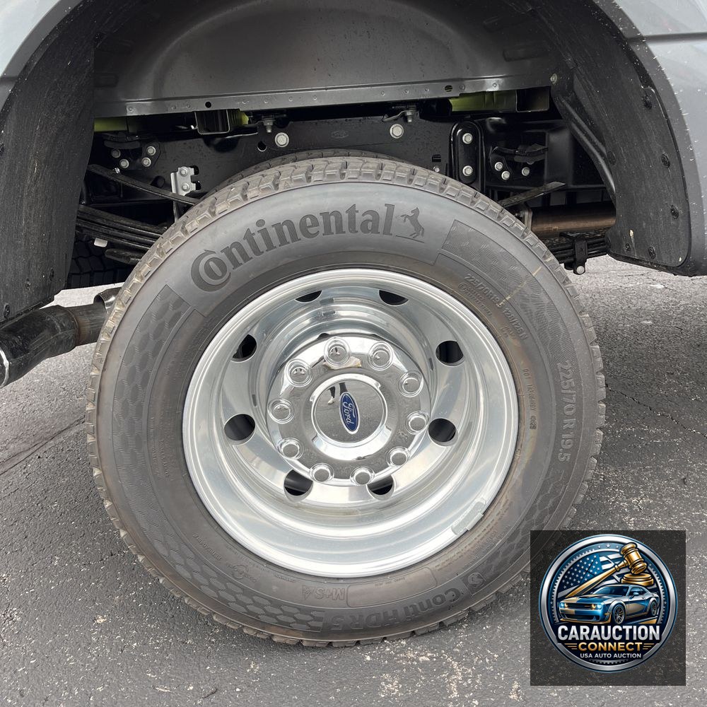 2025 Ford F-450 Super Duty Platinum