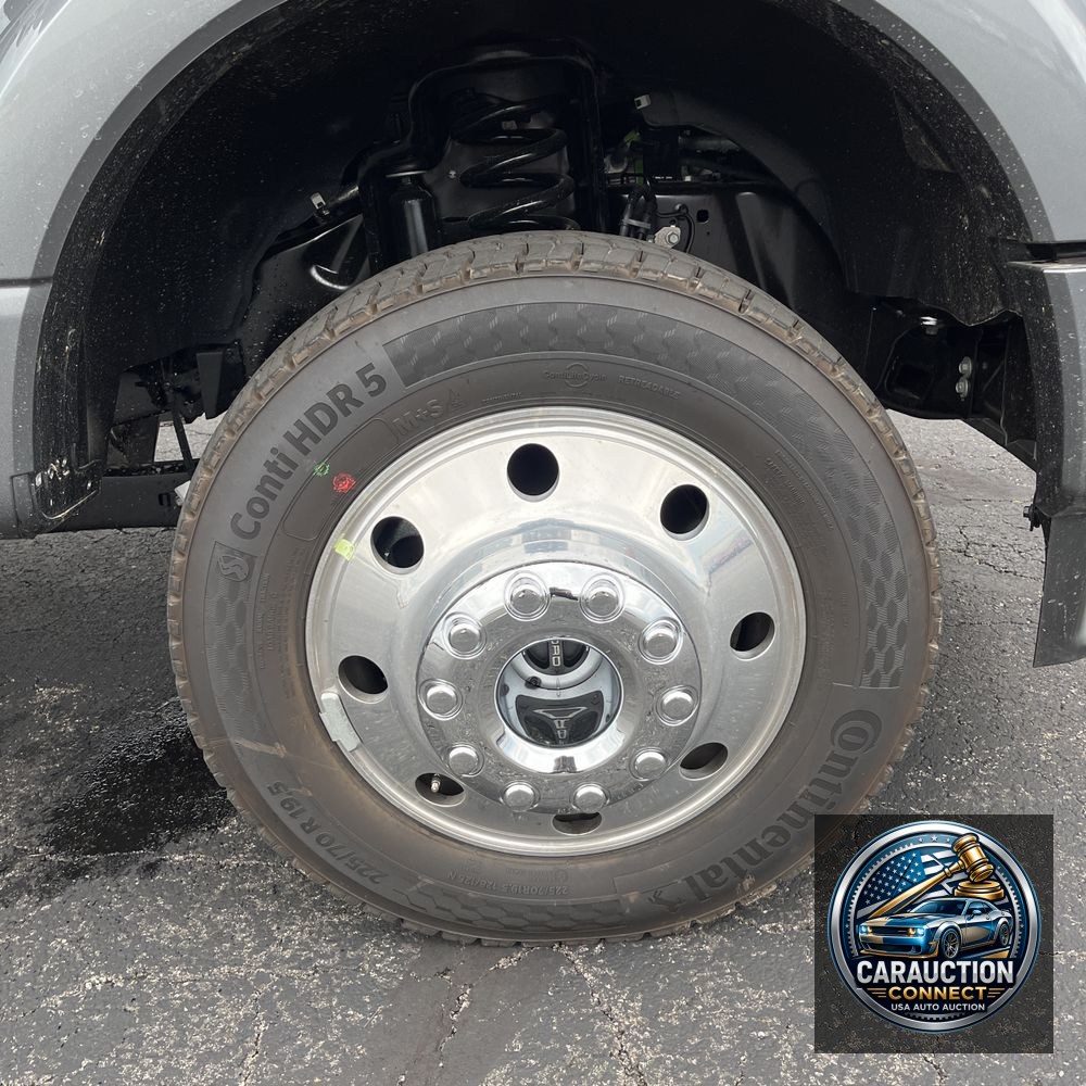 2025 Ford F-450 Super Duty Platinum