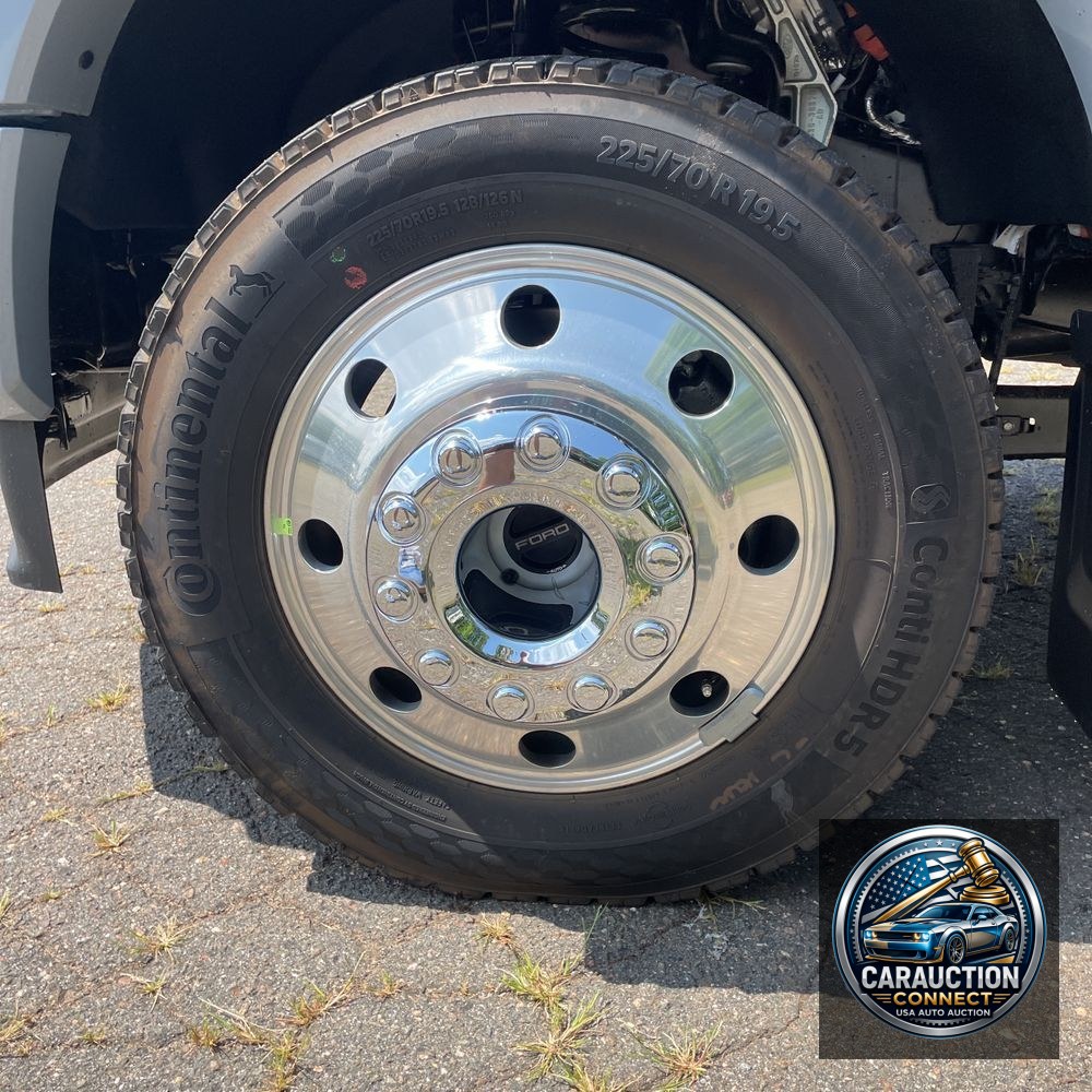 2025 Ford F-450 Super Duty Platinum
