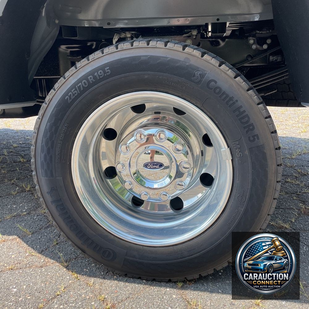 2025 Ford F-450 Super Duty Platinum