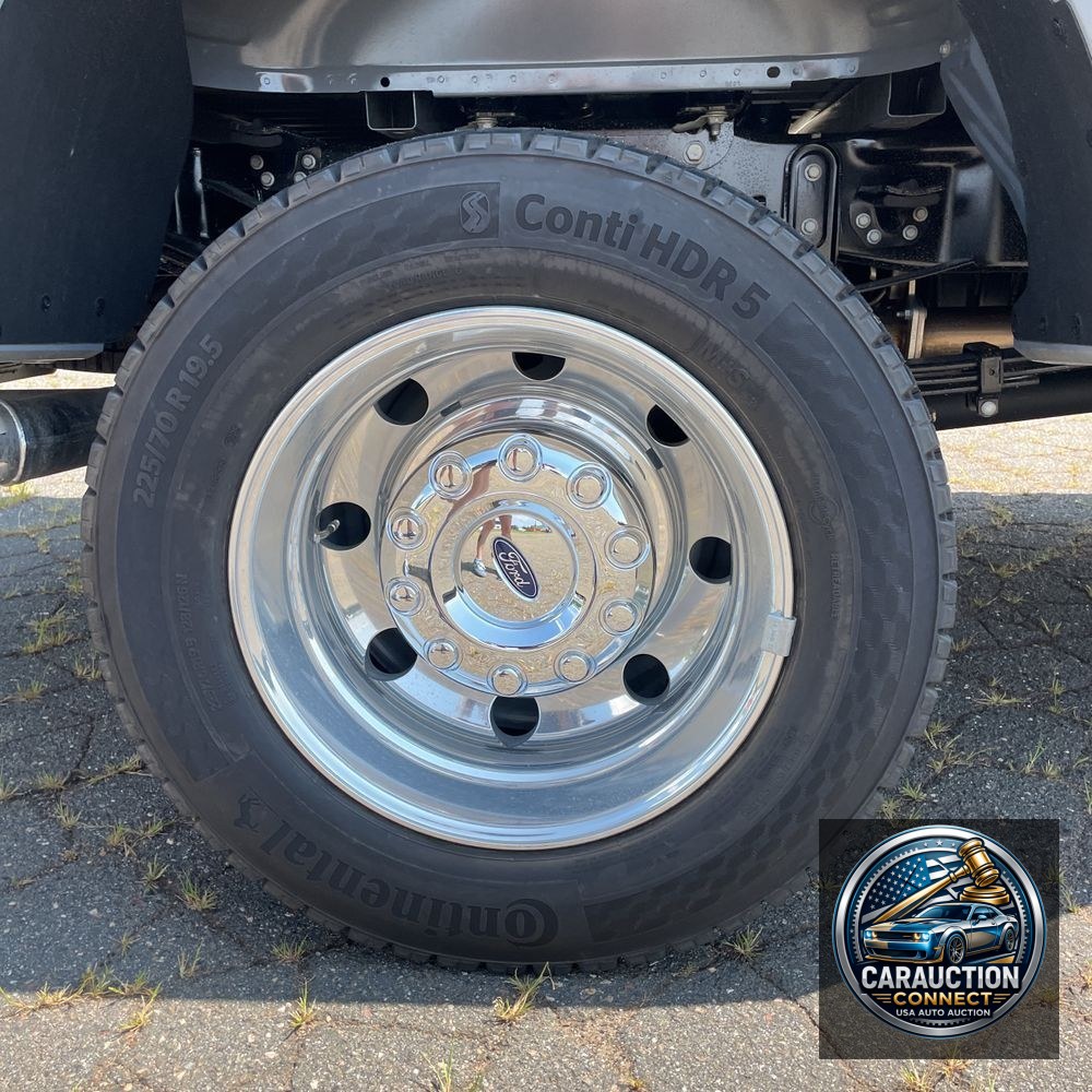2025 Ford F-450 Super Duty Platinum