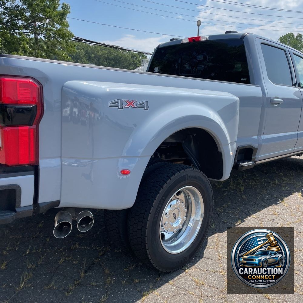 2025 Ford F-450 Super Duty Platinum