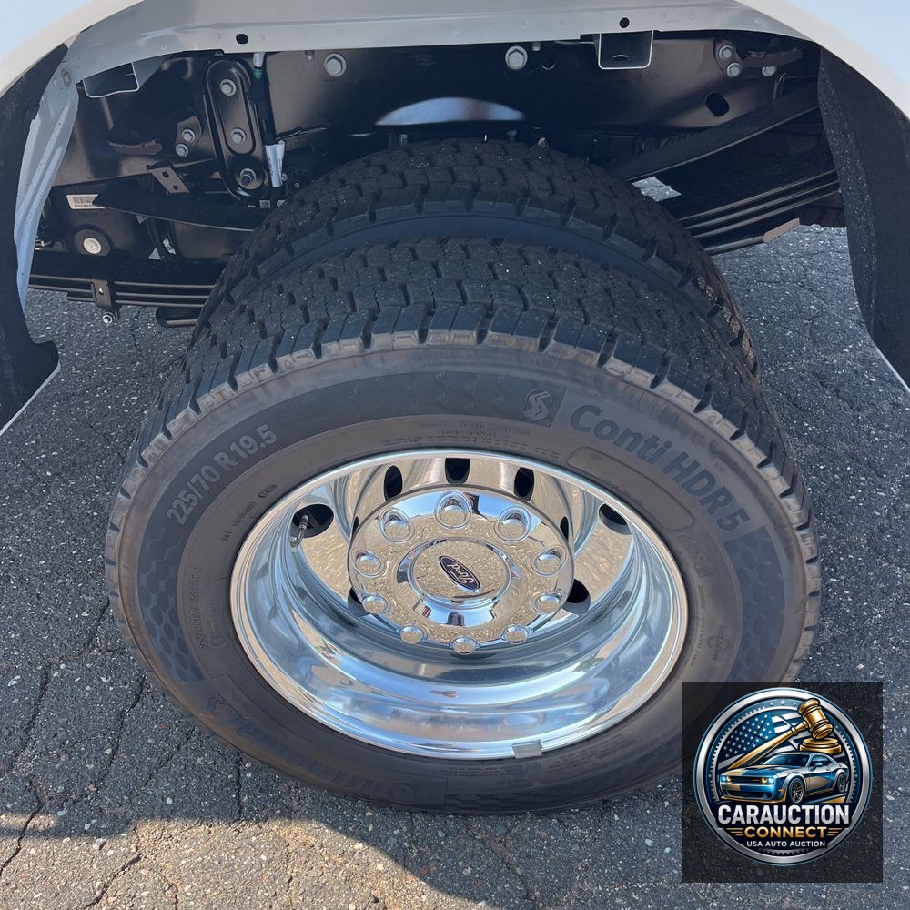 2025 Ford F-450 Super Duty Platinum