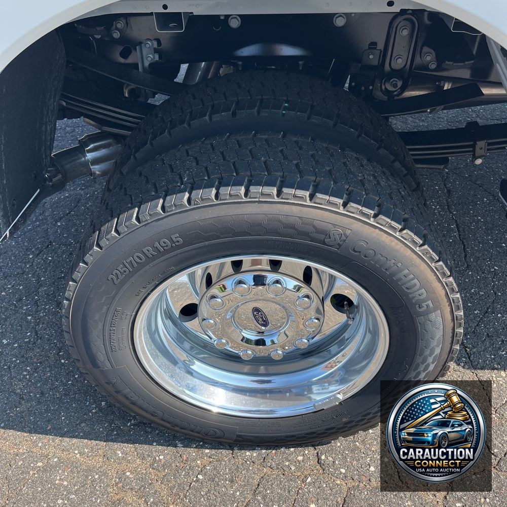 2025 Ford F-450 Super Duty Platinum