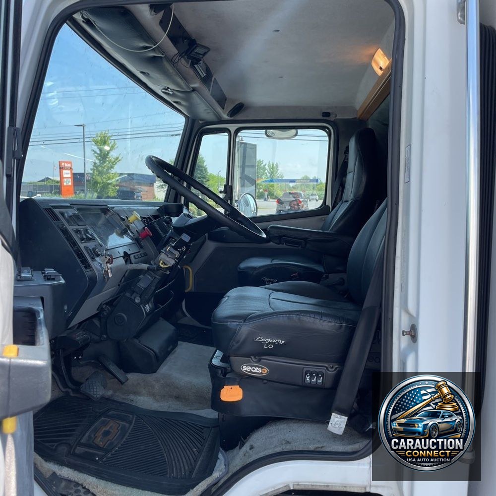 2002 Freightliner Commercial FL-112 112"BBC Conv Cab SBA Truck 4X2