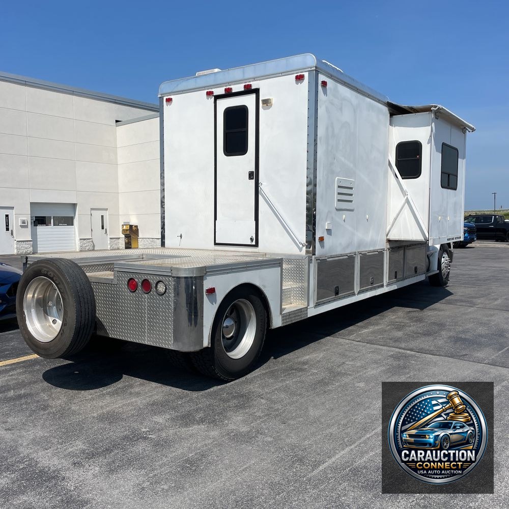 2002 Freightliner Commercial FL-112 112"BBC Conv Cab SBA Truck 4X2