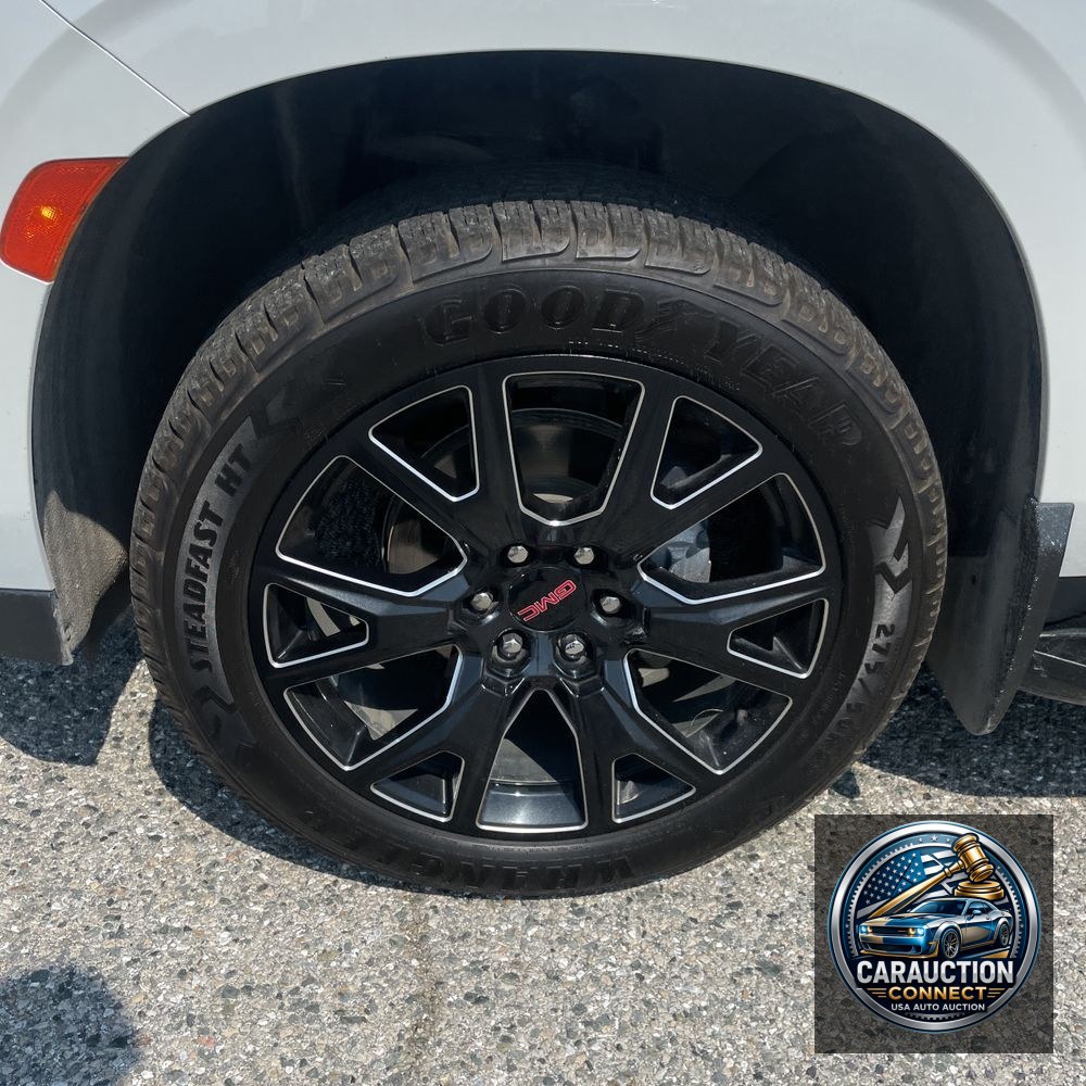 2023 GMC Yukon SLT