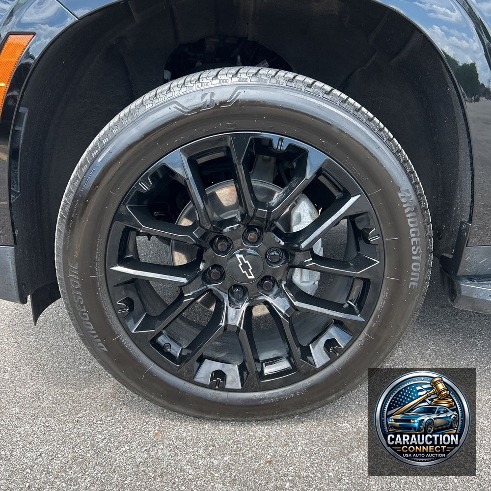 2025 Chevrolet Suburban LT