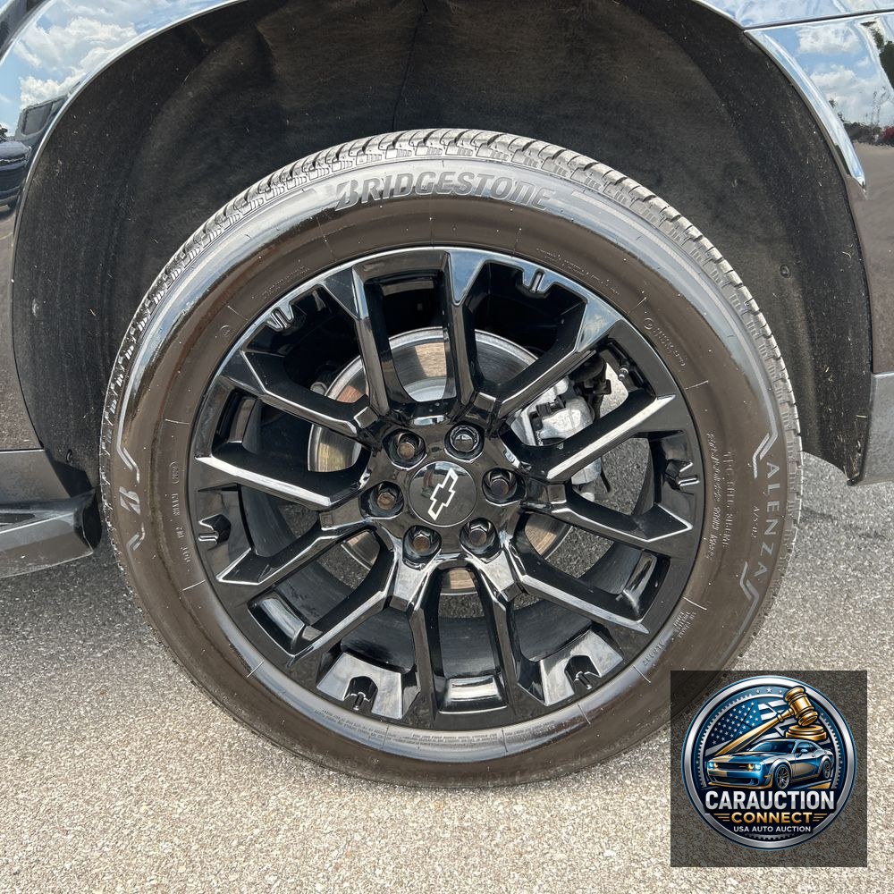 2025 Chevrolet Suburban LT