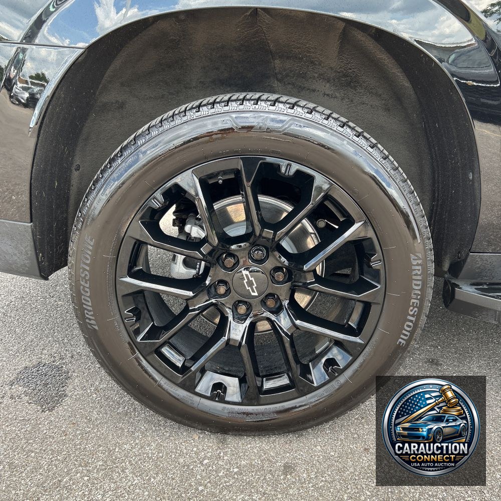 2025 Chevrolet Suburban LT