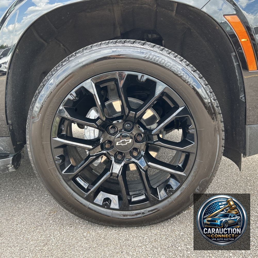 2025 Chevrolet Suburban LT