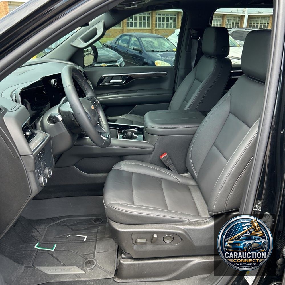 2025 Chevrolet Suburban LT