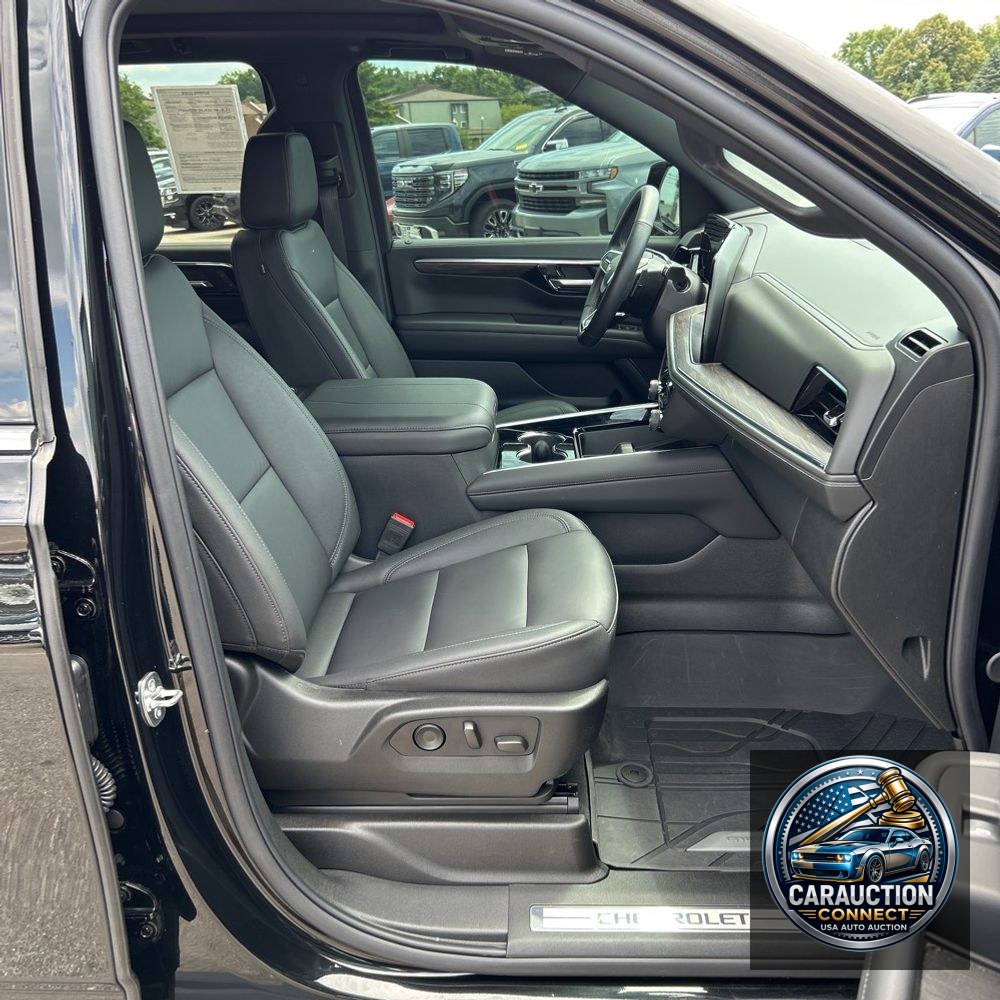 2025 Chevrolet Suburban LT