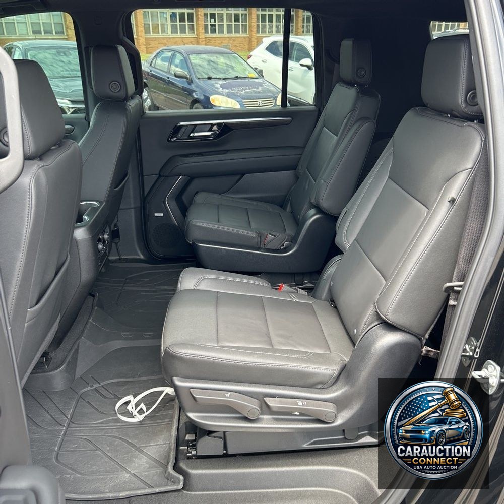 2025 Chevrolet Suburban LT